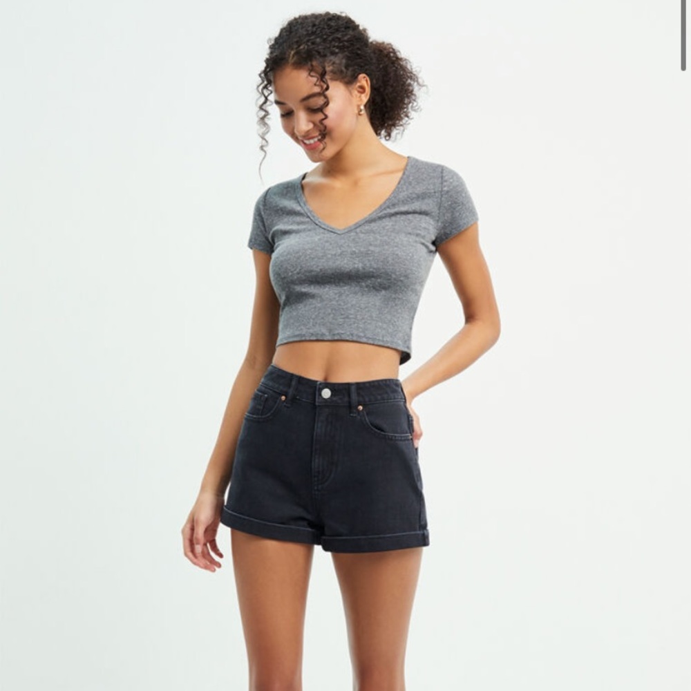 SOLD ❌ High waist black denim ‘Mom’ shorts